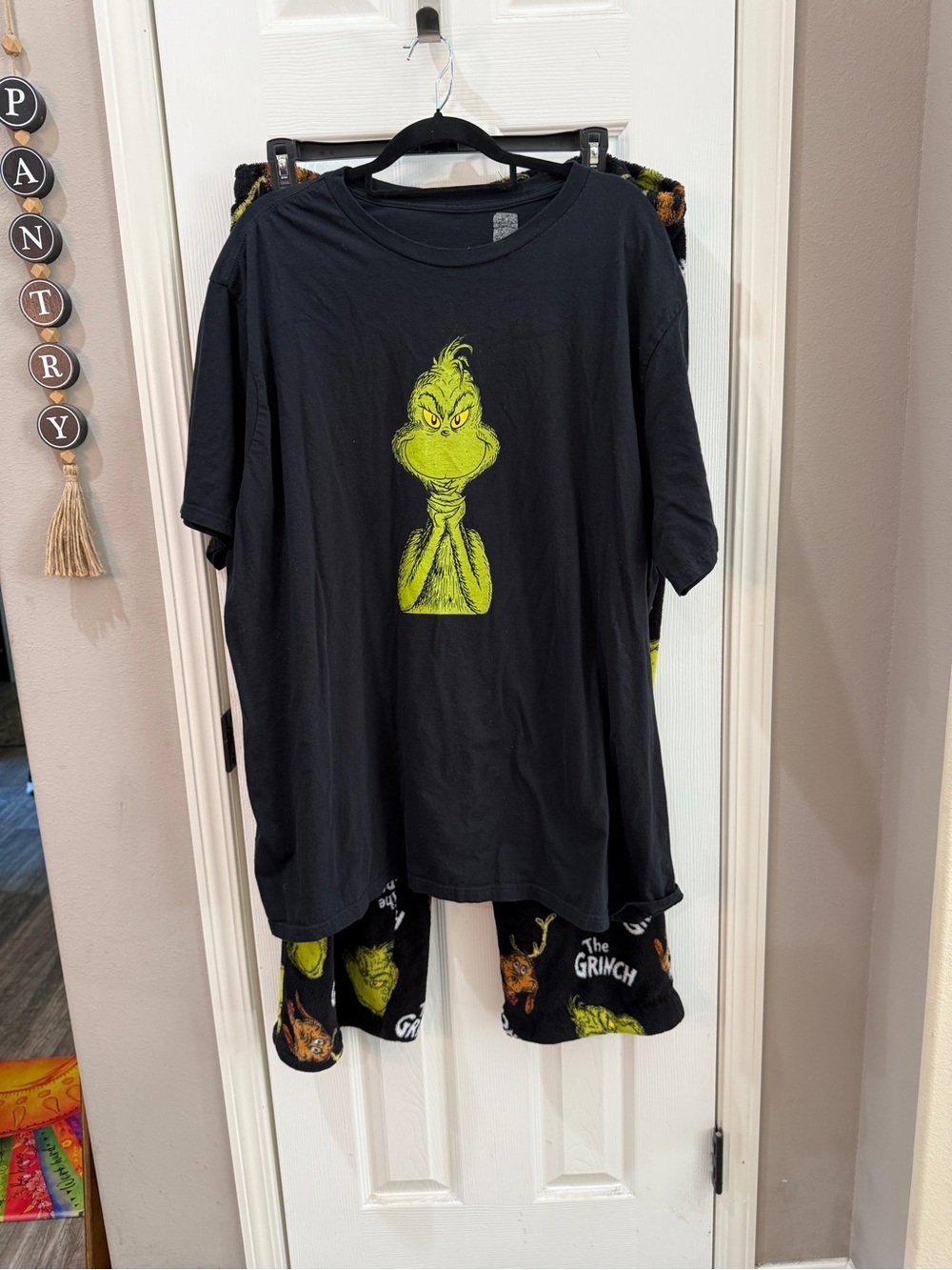 Dr. Seuss Black Tee with Neon Green Grinch Graphic xxl pajamas read description - Picture 6 of 6